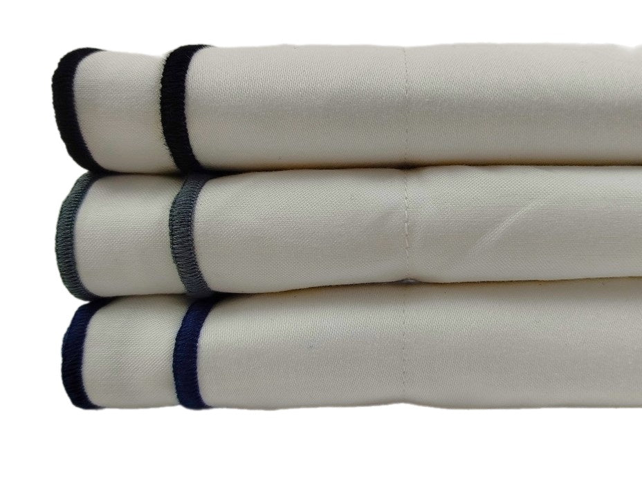 MEGAM Bettbezug-Set mit grauer Stickerei auf weißem Stoff (140x200 cm)