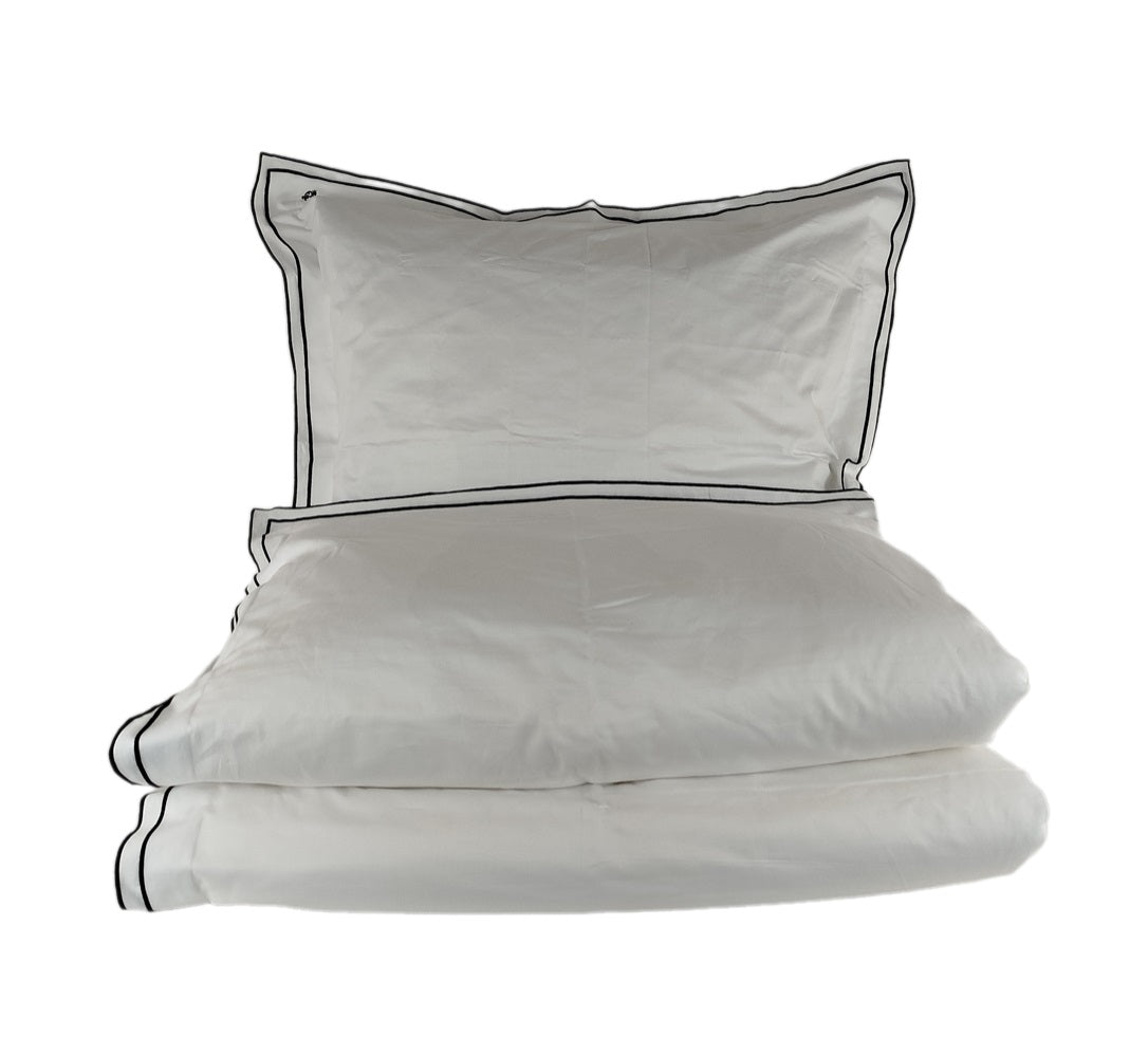 MEGAM Bettbezug-Set mit schwarzer Stickerei auf weißem Stoff (140x200 cm)