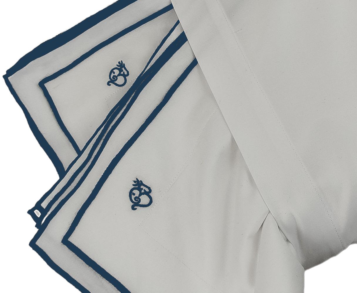 MEGAM Bettbezug-Set mit dunkelblauer Stickerei auf weißem Stoff (140x200 cm)