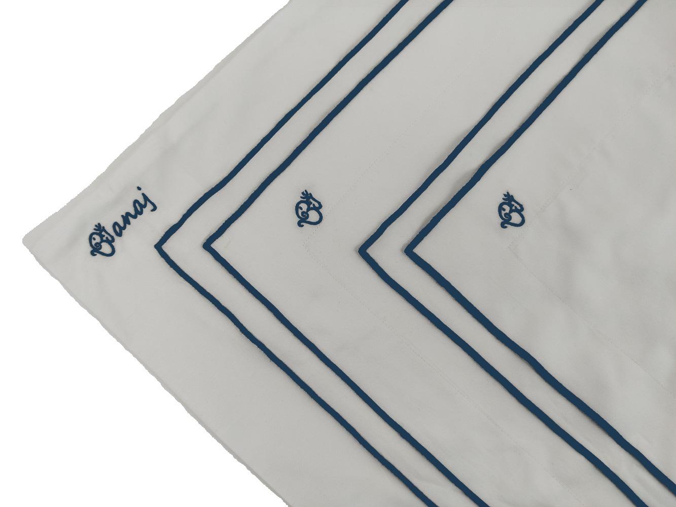 MEGAM Bettbezug-Set mit dunkelblauer Stickerei auf weißem Stoff (140x200 cm)