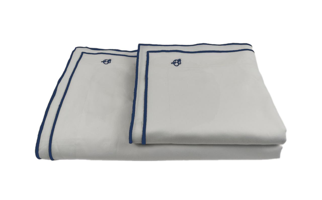 MEGAM Bettbezug-Set mit dunkelblauer Stickerei auf weißem Stoff (140x200 cm)