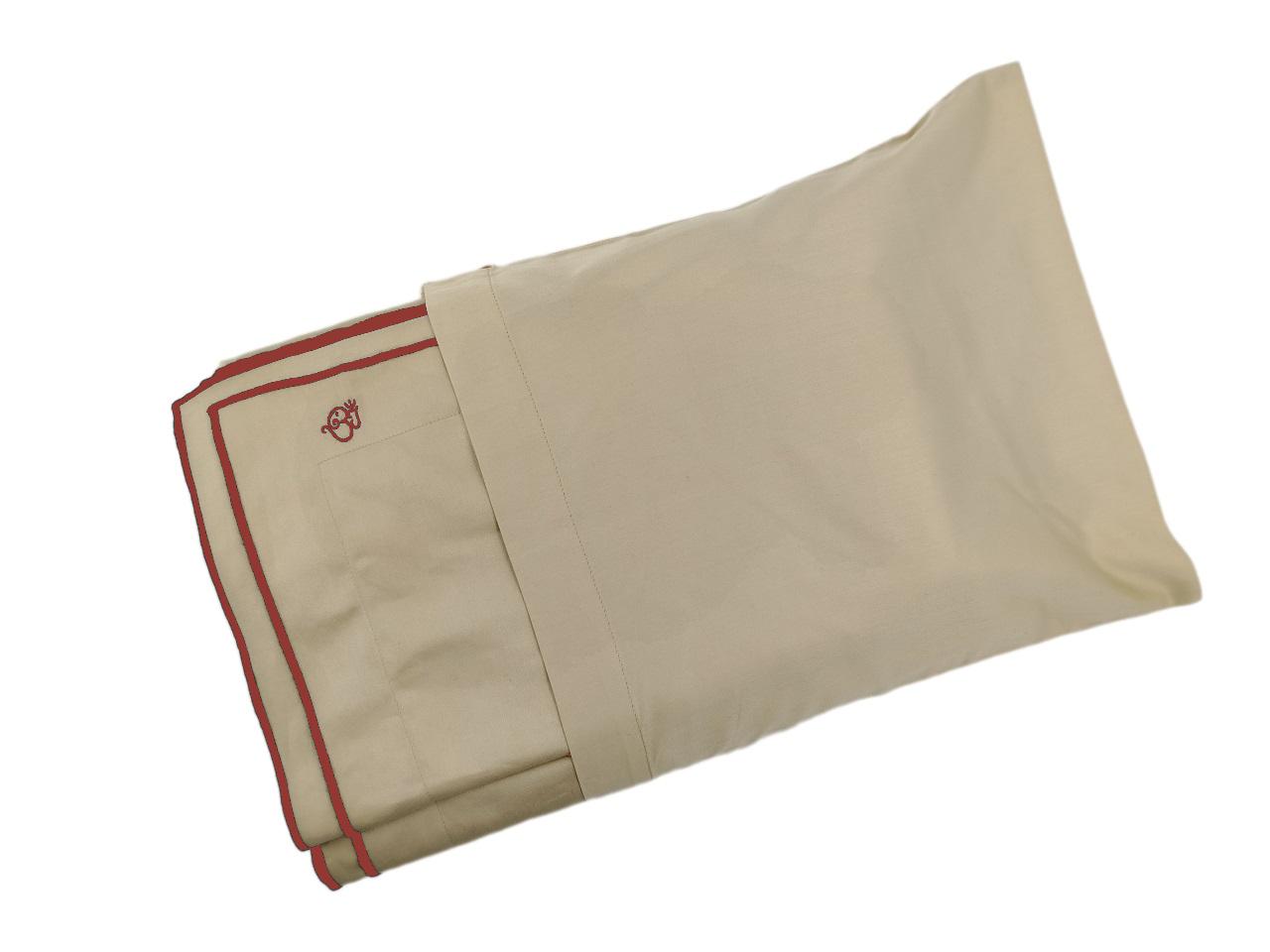 MEGAM Bettbezug-Set mit roter Stickerei auf beigem Stoff (140x200 cm)